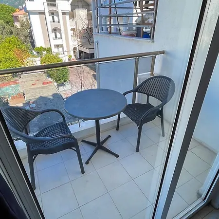 Saffron Μαρμαρίς