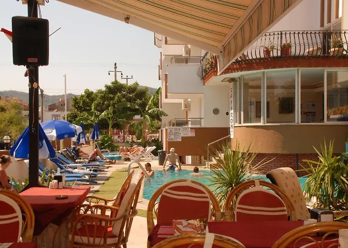 Apartahotel Saffron 3*